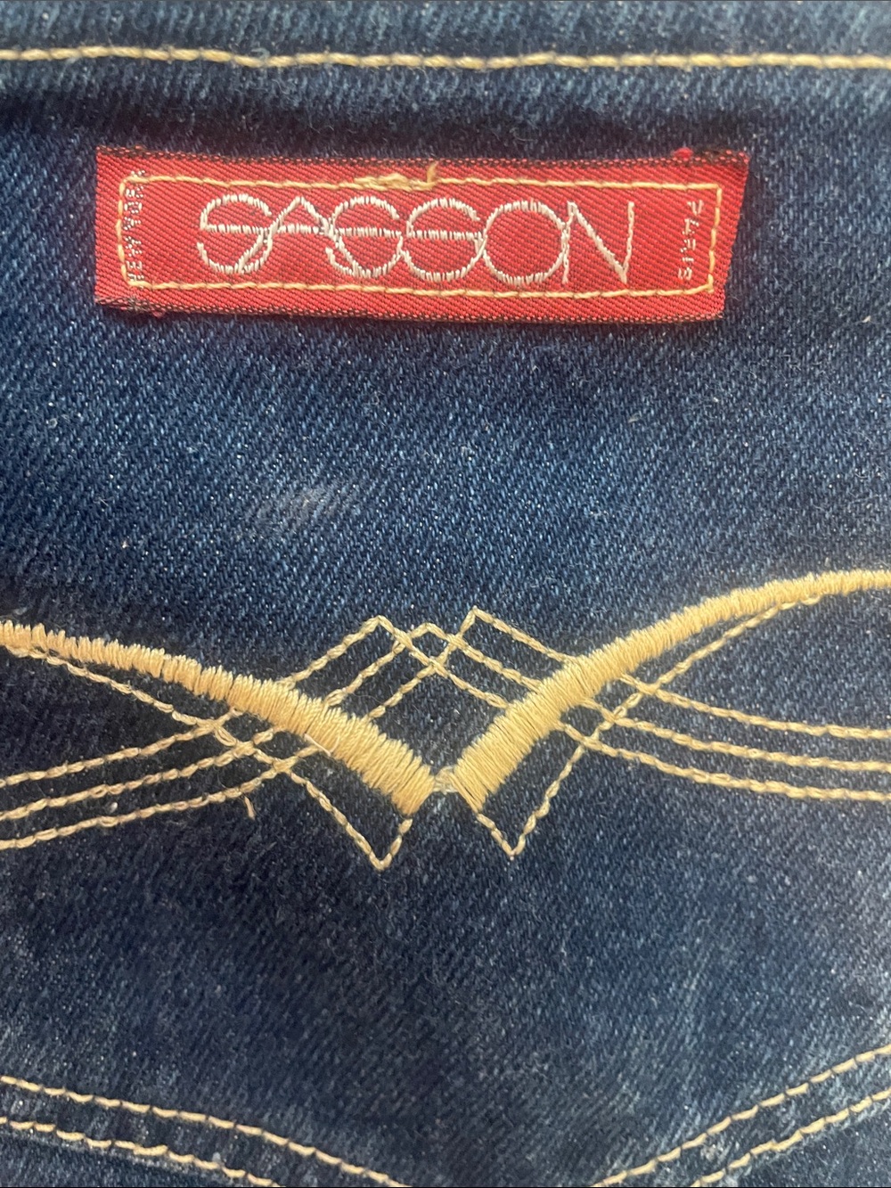 VINTAGE Sasson Mid-Rise Straight Leg Jeans in Dark Blue